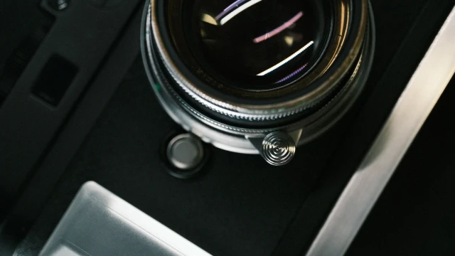 Ah—a transparent Leica grip.